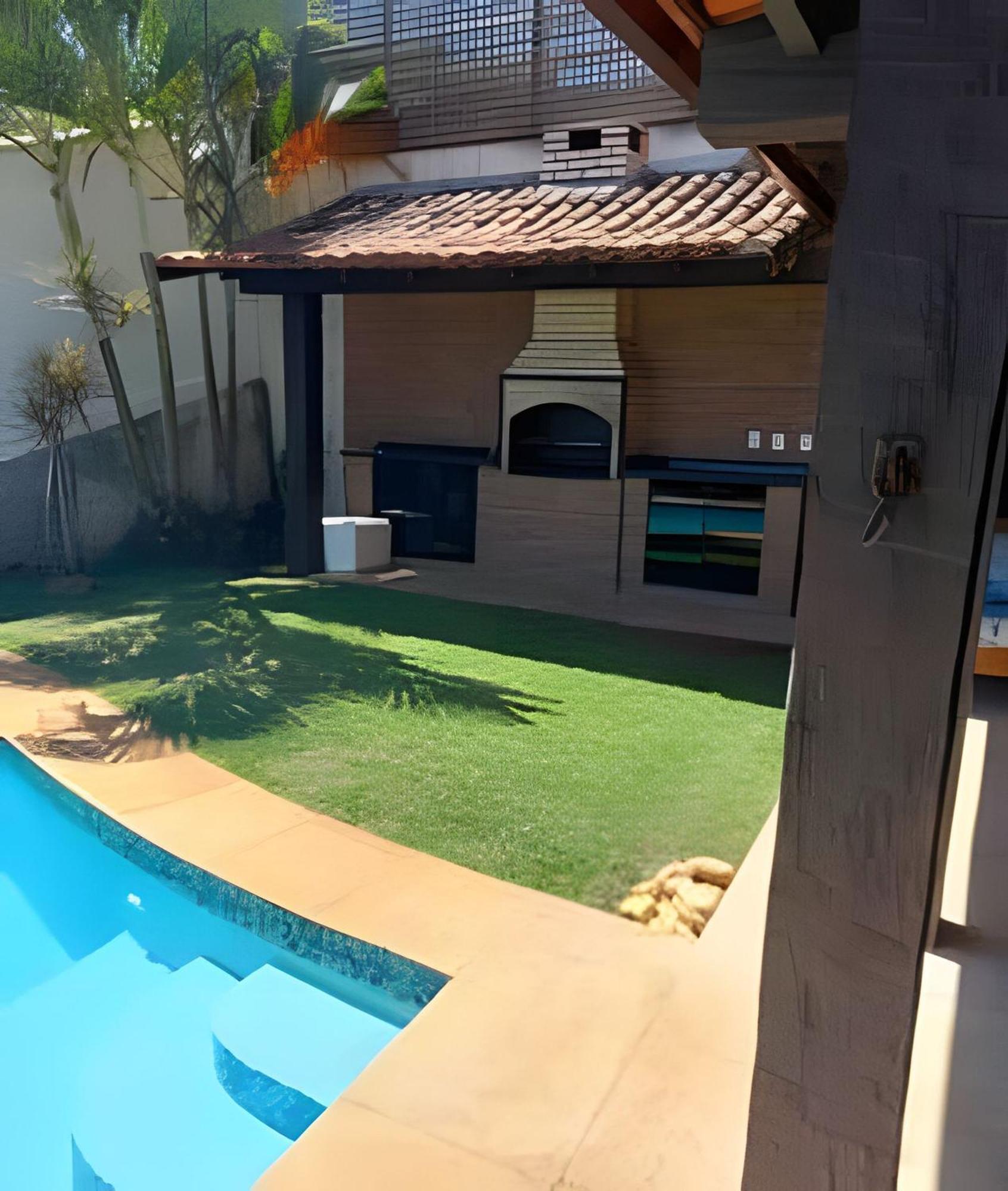 Formidavel Casa Com Piscina Em Cond.